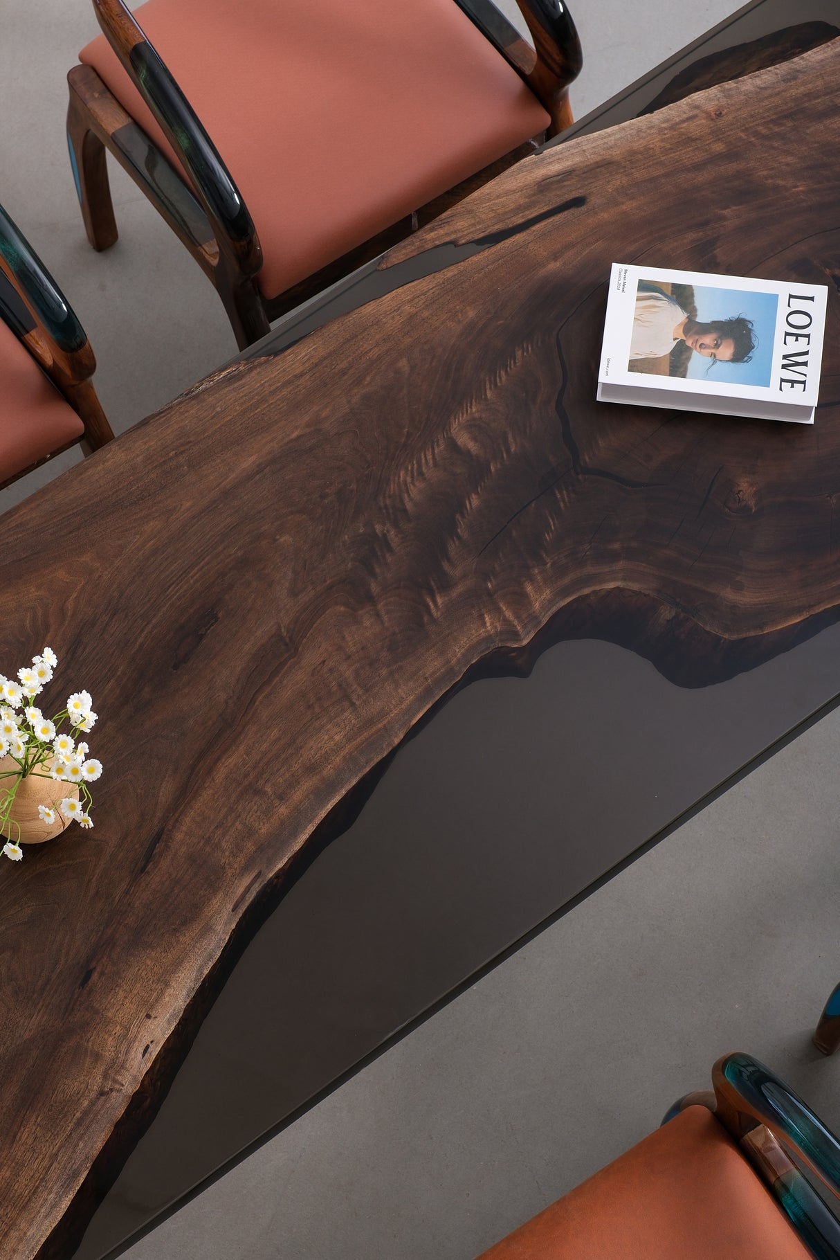retangular-black-walnut-epoxy-resin-table